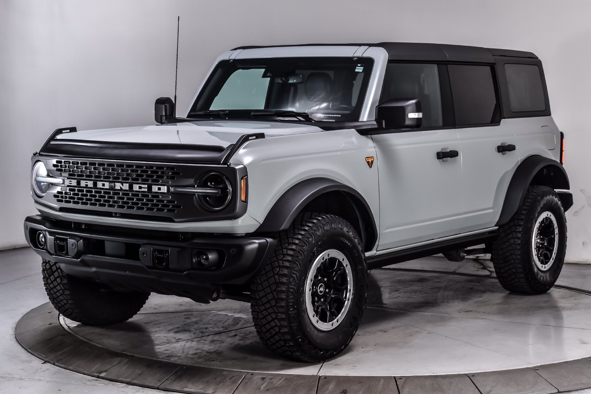 Used 2023 Ford Bronco Badlands w/ Sasquatch Package AWD/4WD image 2