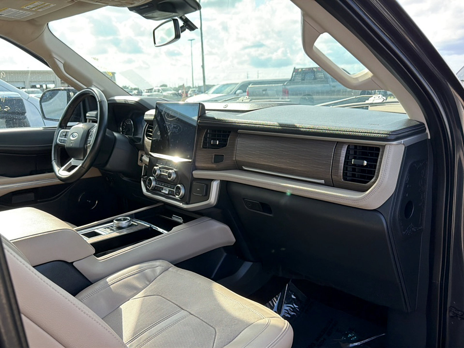 Used 2023 Ford Expedition Limited RWD image 10