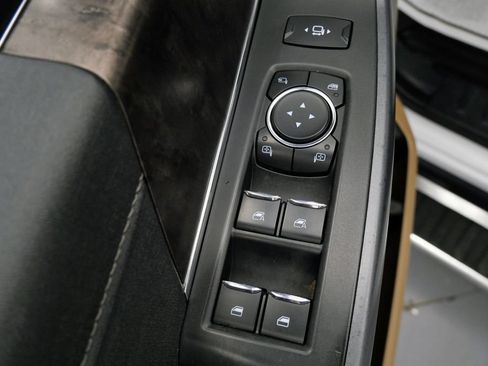 Used 2023 Ford F250 Lariat w/ Chrome Package AWD/4WD image 14