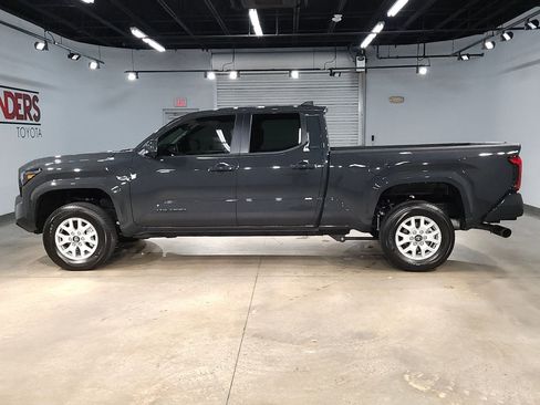 Used 2025 Toyota Tacoma SR5 image 4