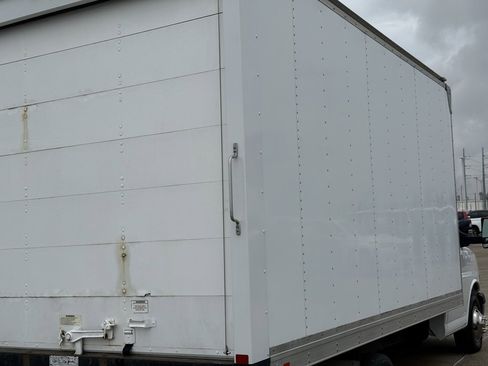 Used 2017 Chevrolet Express 3500 Work Van image 13