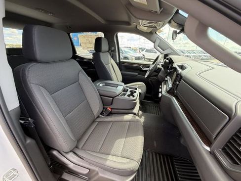 New 2026 GMC Sierra 1500 SLE image 24