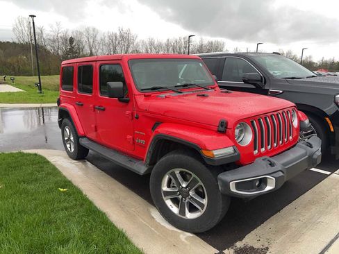 Used 2018 Jeep Wrangler Unlimited Sahara AWD/4WD image 2