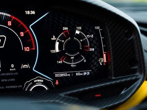Used 2025 Lamborghini Revuelto AWD/4WD image 37
