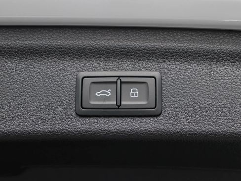 New 2025 Audi Q3 2.0T Premium image 38