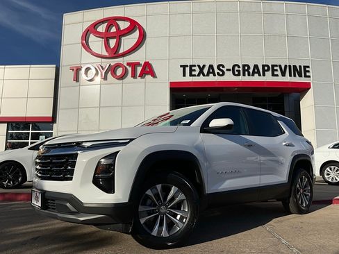 Used 2025 Chevrolet Equinox LT image 2