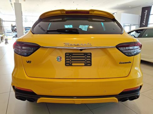Used 2023 Maserati Levante Trofeo AWD/4WD image 5