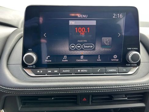 Used 2024 Nissan Rogue S FWD image 22