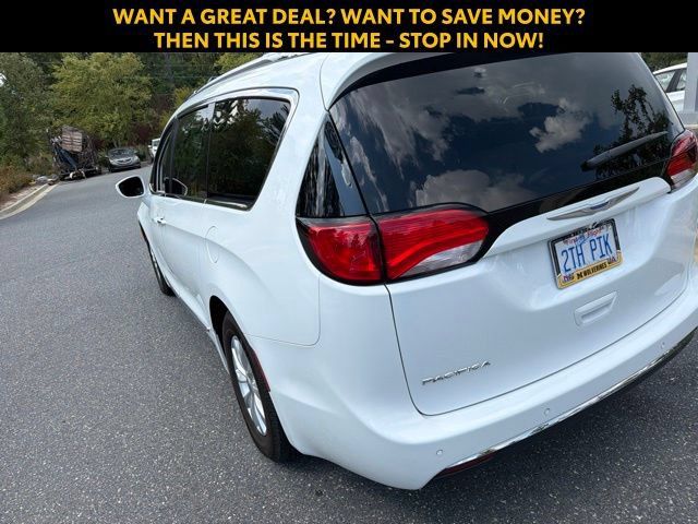 Used 2018 Chrysler Pacifica Touring-L FWD image 9