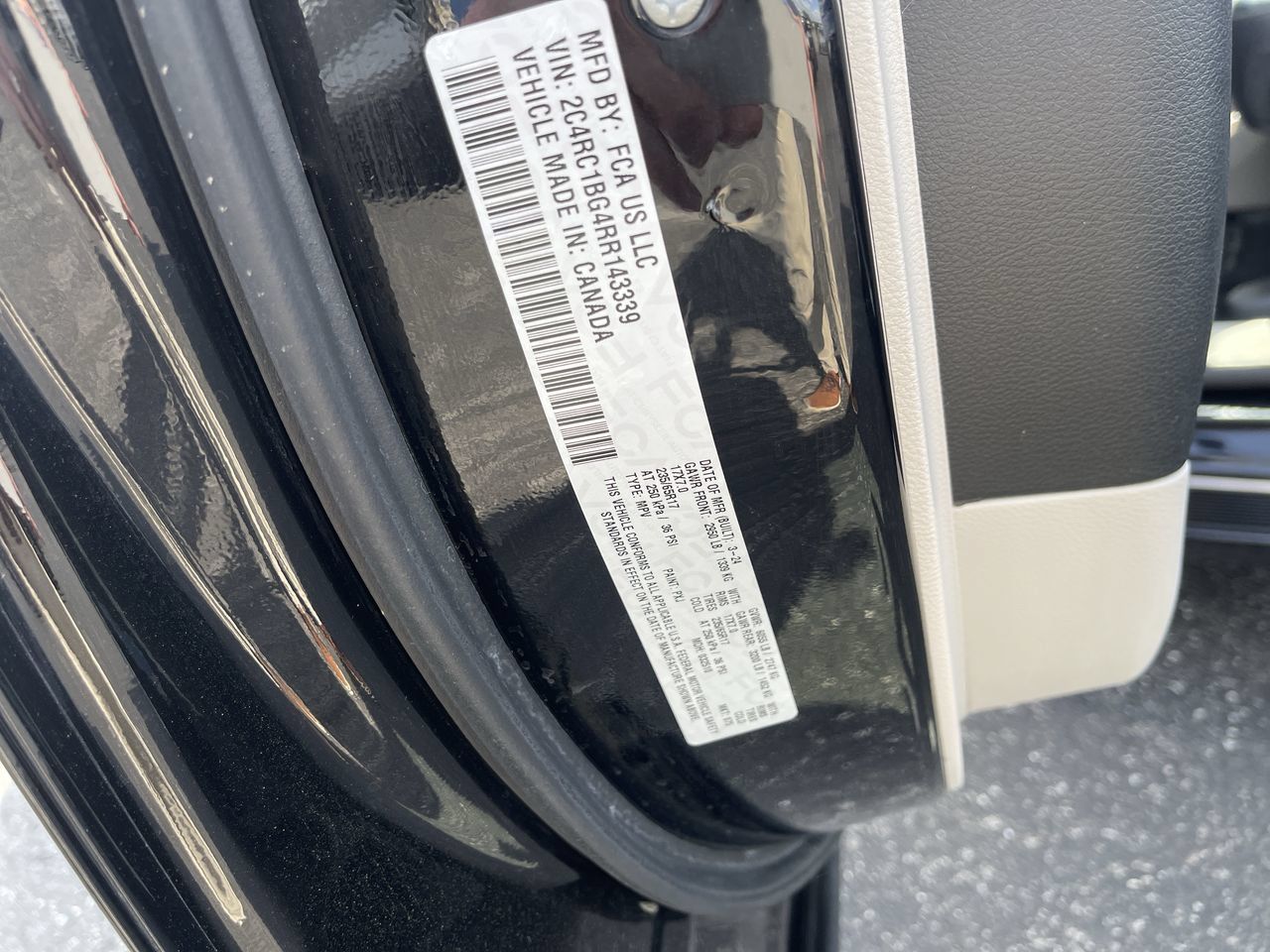 Used 2024 Chrysler Pacifica Touring-L FWD image 32