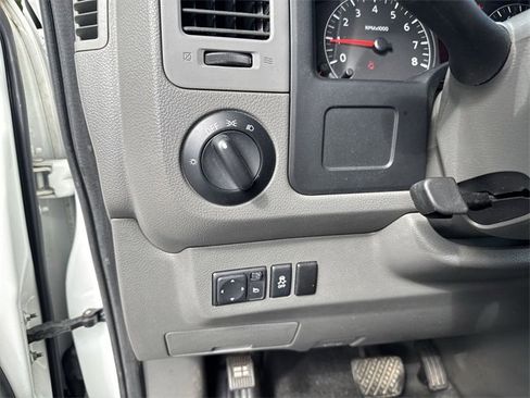 Used 2014 Nissan NV 3500 SV image 21