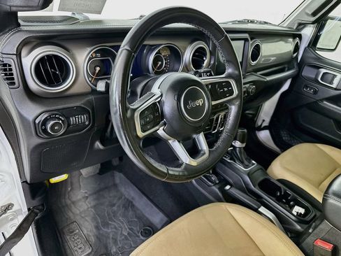 Used 2018 Jeep Wrangler Unlimited Sahara AWD/4WD image 29