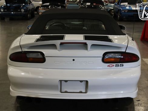 Used 2001 Chevrolet Camaro Z28 w/ SS Performance/Appearance Pkg RWD image 11