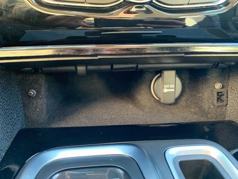 Used 2023 Chrysler 300 Touring w/ Sport Appearance Package image 34