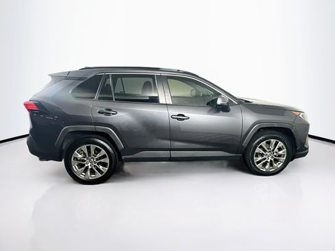 Used 2020 Toyota RAV4 XLE Premium FWD image 10