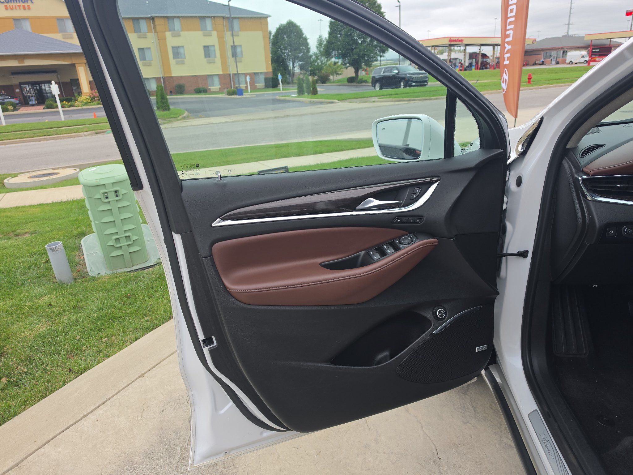 Used 2018 Buick Enclave Avenir AWD/4WD image 23