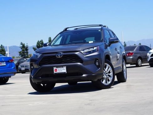 Used 2025 Toyota RAV4 XLE Premium w/ Weather Package AWD/4WD image 4