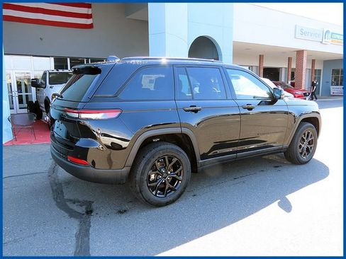 Certified 2024 Jeep Grand Cherokee Altitude image 7