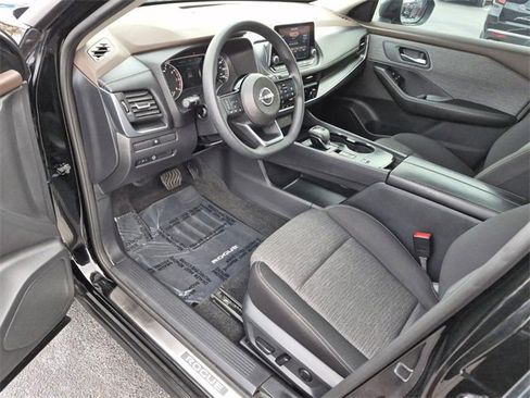 Used 2023 Nissan Rogue SV image 18