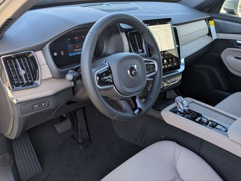 New 2026 Volvo XC90 T8 Plus w/ Protection Package Premier AWD/4WD image 7
