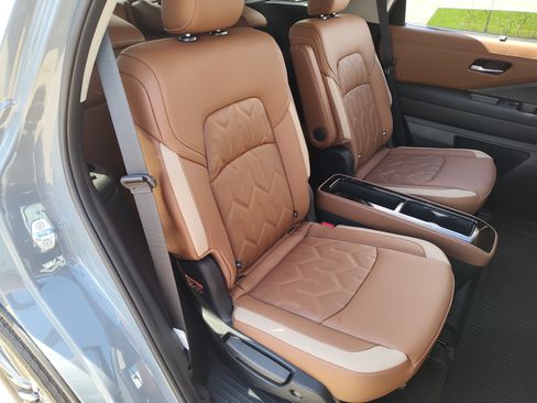 New 2026 Nissan Pathfinder Platinum FWD image 14