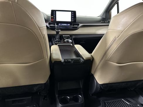 Used 2024 Toyota Sienna XLE AWD/4WD image 22