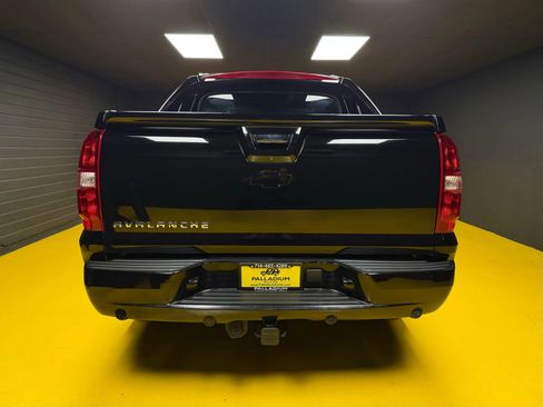 Used 2013 Chevrolet Avalanche LTZ image 5