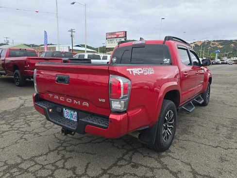 Used 2020 Toyota Tacoma TRD Sport w/ TRD Premium Sport Package AWD/4WD image 17
