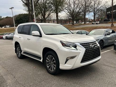 Used 2023 Lexus GX 460 Luxury image 3