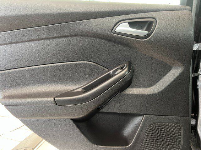 Used 2012 Ford Focus SE FWD image 29