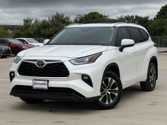 Used 2021 Toyota Highlander XLE AWD/4WD video 2