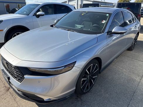 Used 2024 Honda Accord Touring image 3