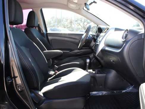 Used 2015 Nissan Versa SV image 16