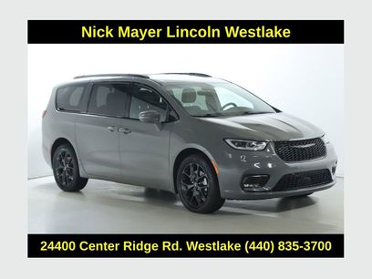 Used 2021 Chrysler Pacifica Touring-L w/ Uconnect Theater Family Group