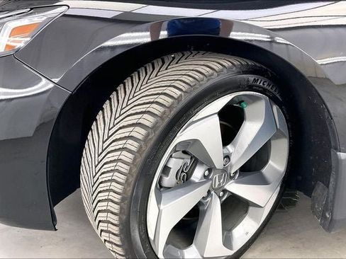Used 2019 Honda Accord Touring image 34