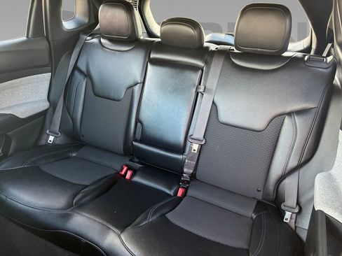 Used 2024 Jeep Compass Latitude image 4