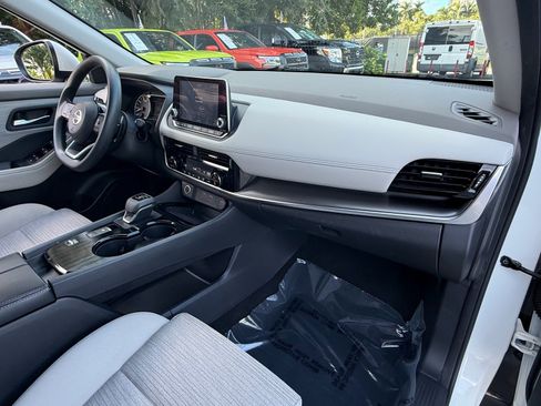 Used 2021 Nissan Rogue SV FWD image 18