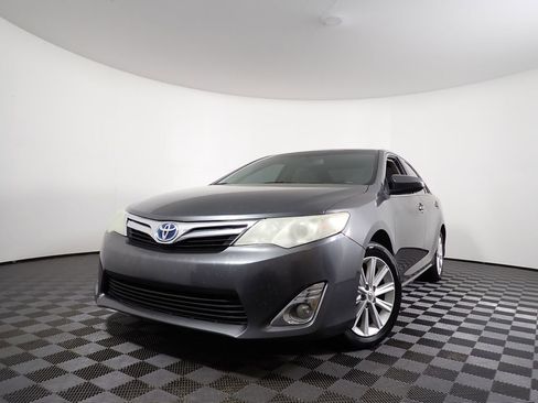 Used 2012 Toyota Camry XLE FWD image 2
