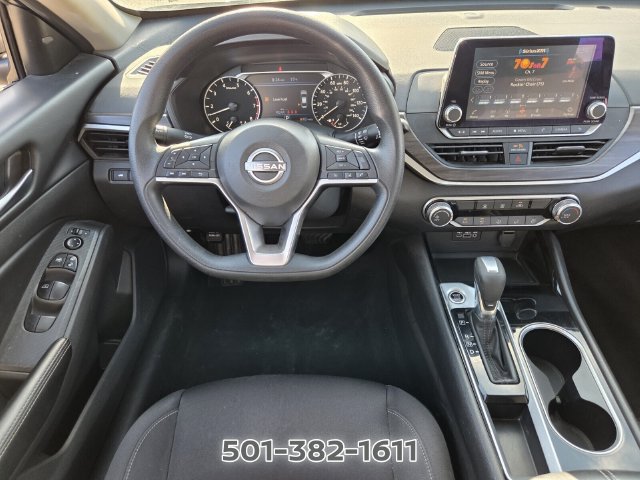 Used 2024 Nissan Altima 2.5 SV FWD image 12