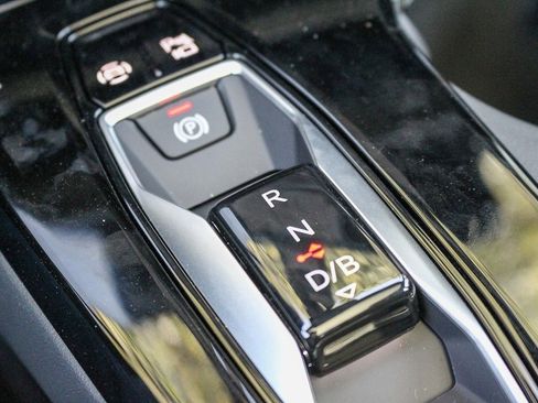 New 2025 Audi A6 e-tron Premium image 24