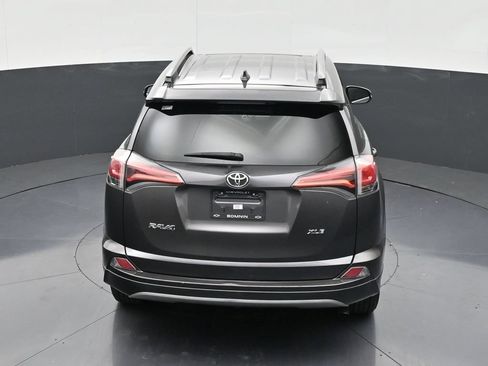 Used 2017 Toyota RAV4 XLE FWD image 16