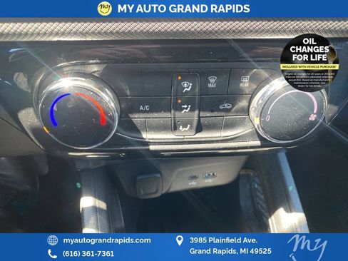 Used 2024 Chevrolet TrailBlazer LT AWD/4WD image 26