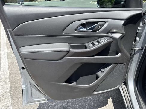 Used 2023 Chevrolet Traverse LT FWD image 18