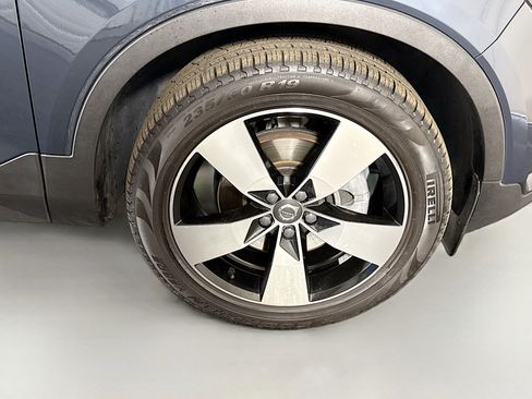 Used 2021 Volvo XC40 T5 Momentum w/ Premium Package image 32