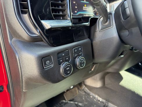 Used 2024 Chevrolet Silverado 3500 LT w/ Convenience Package image 32