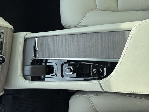 Used 2024 Volvo XC90 B5 Plus image 27