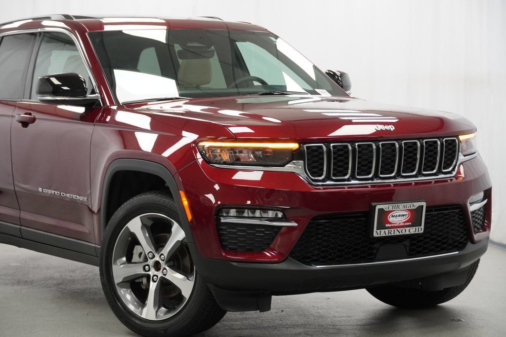 Certified 2025 Jeep Grand Cherokee Limited AWD/4WD image 6