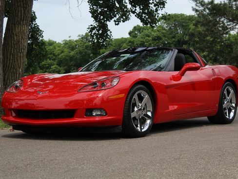 Used 2007 Chevrolet Corvette Coupe w/ Preferred Equipment Group RWD image 4