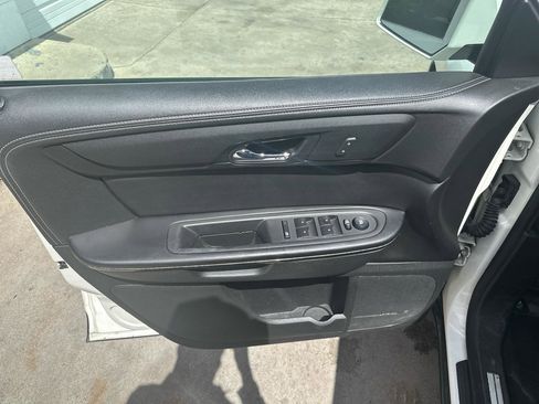 Used 2015 GMC Acadia SLT AWD/4WD image 9