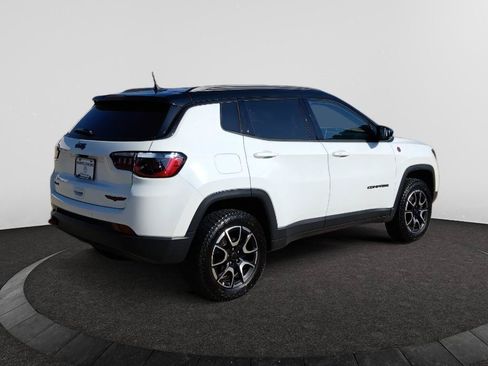 Used 2025 Jeep Compass Trailhawk AWD/4WD image 7